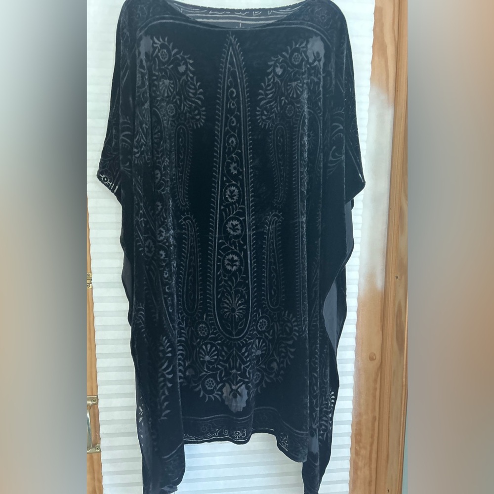 Black Velvet Floral Kimono - Picture 6 of 9